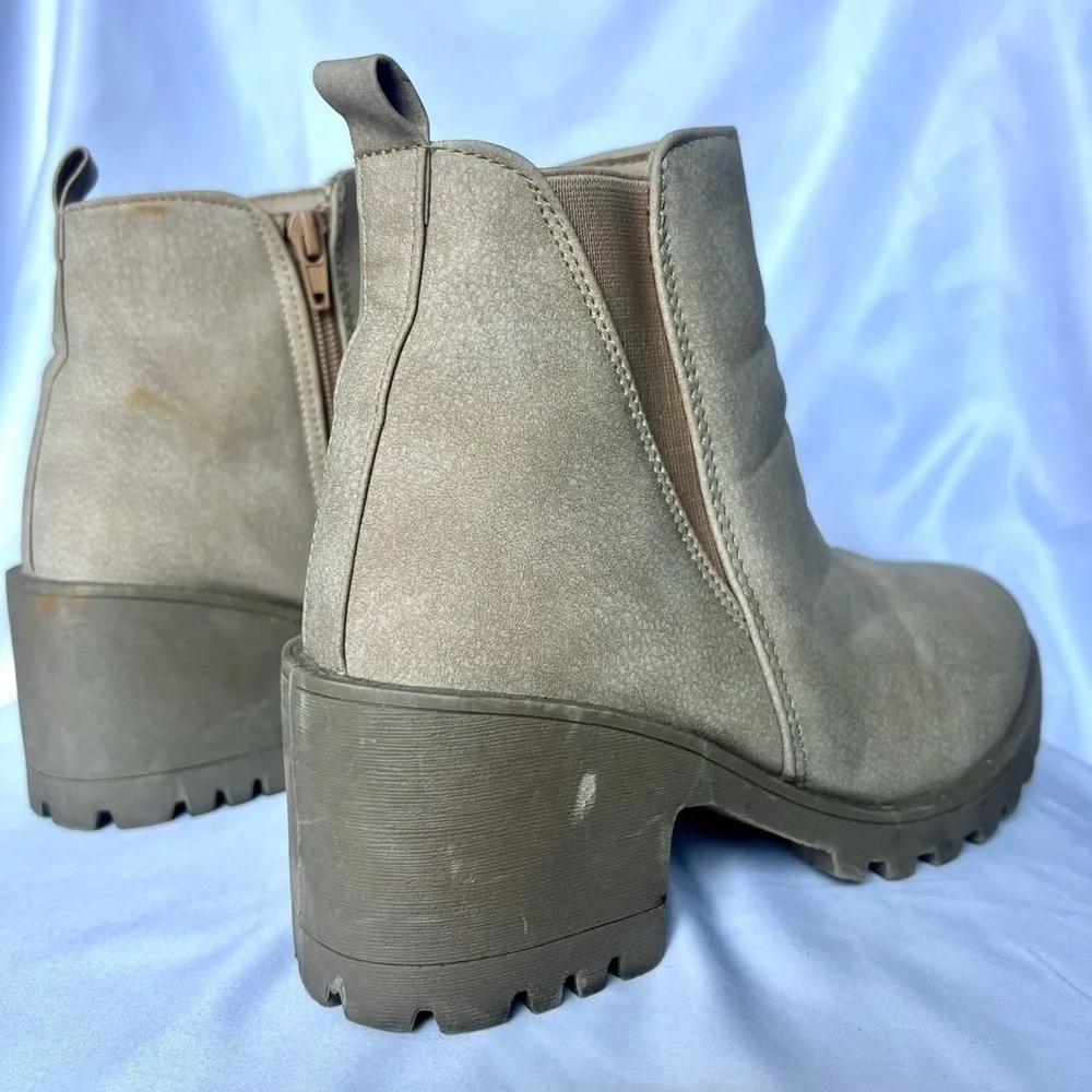 Dirty Laundry Tan Chunky Lug Ankle Boots